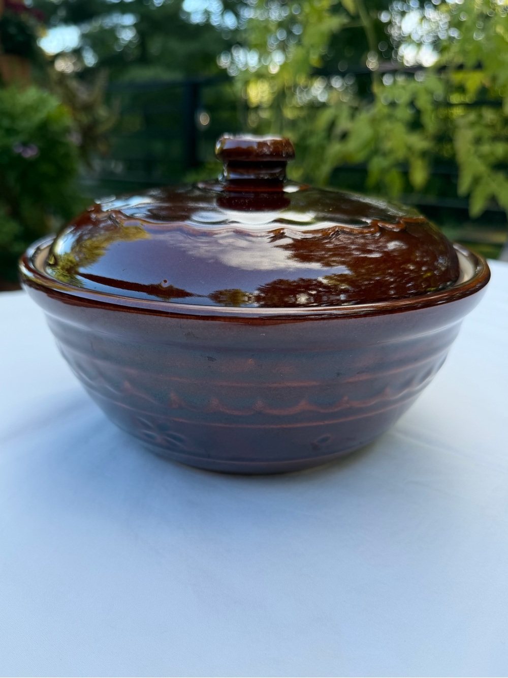 Marcrest brown glazed stoneware covered casserole dish classic Daisy and Dot New